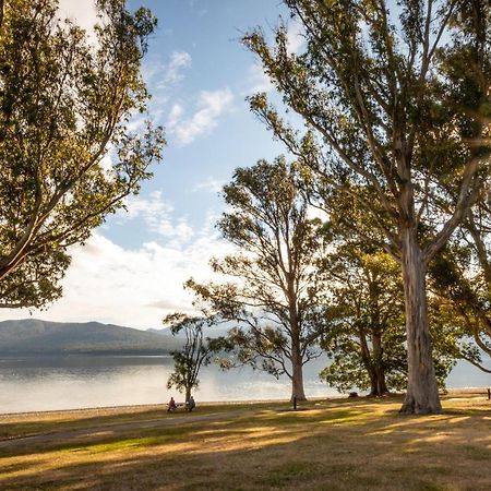 Hop, Skip And Jump To The Lake - Te Anau House Экстерьер фото