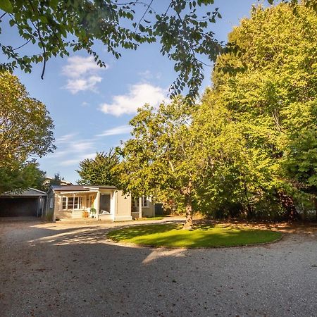 Hop, Skip And Jump To The Lake - Te Anau House Экстерьер фото
